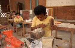 images/Fotos/Reisen/Kambodscha/thumbs//farbspektrum-siem-reap-handwerker.jpg